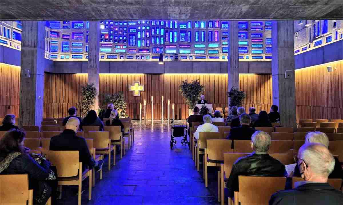Quelle: ekma/deVos Innenaufnahme der Trauerhalle Hauptfriedhof Mannheim