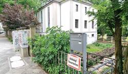 Quelle: ekma/de Vos Blick auf Rückseite der Melanchthonkirche - mit Baustellenschild