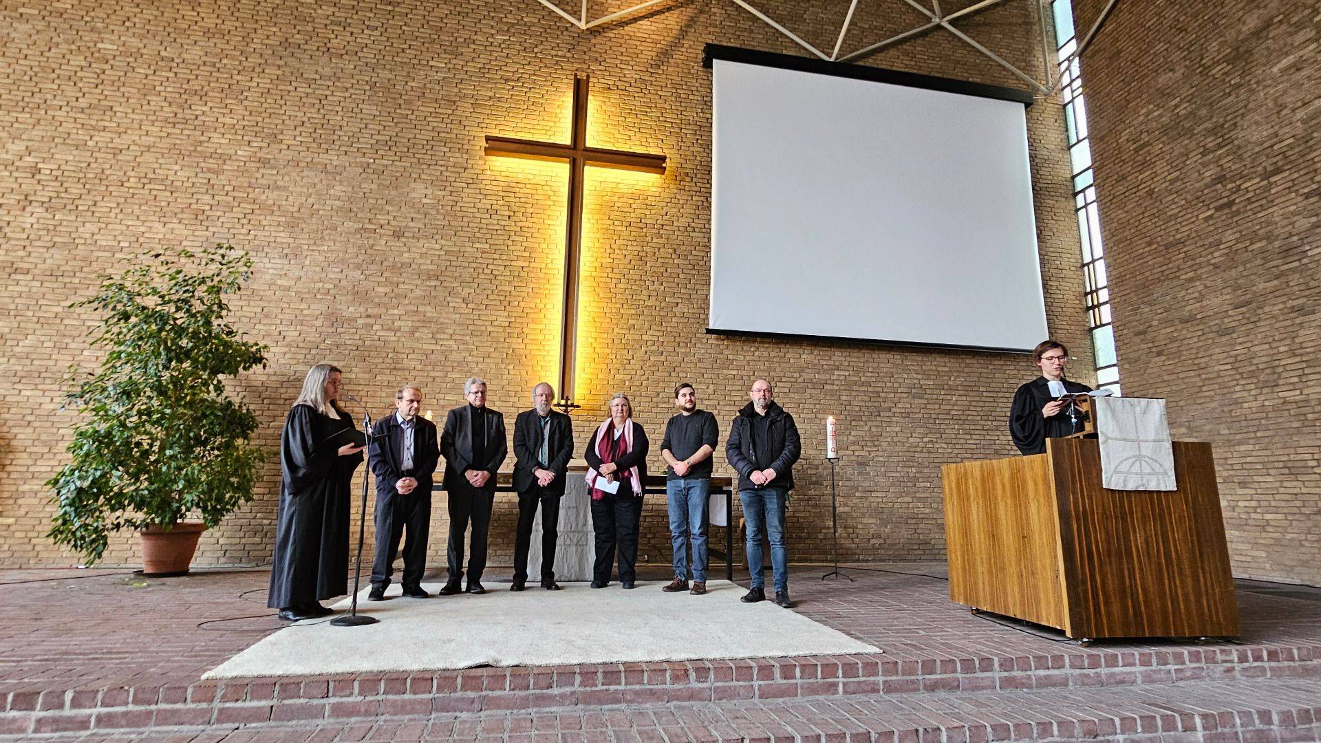 Der Ältestenkreis der Neckarstadt wird eingeführt.