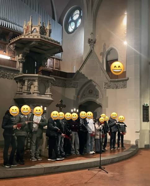 Quelle: Marie-Curie-Schule Die Schulgemeinschaft trifft sich in der Diakoniekirche Luther zum Schuljahresende